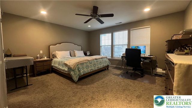 8536 Mayfair Court, Upper Macungie Twp, PA 18031