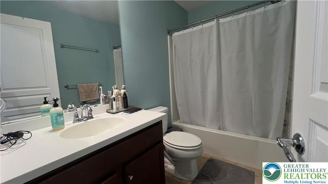 8536 Mayfair Court, Upper Macungie Twp, PA 18031