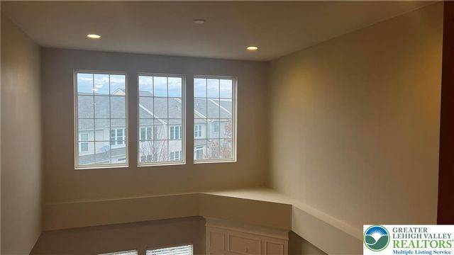 8536 Mayfair Court, Upper Macungie Twp, PA 18031