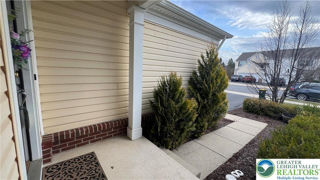 8536 Mayfair Court, Upper Macungie Twp, PA 18031