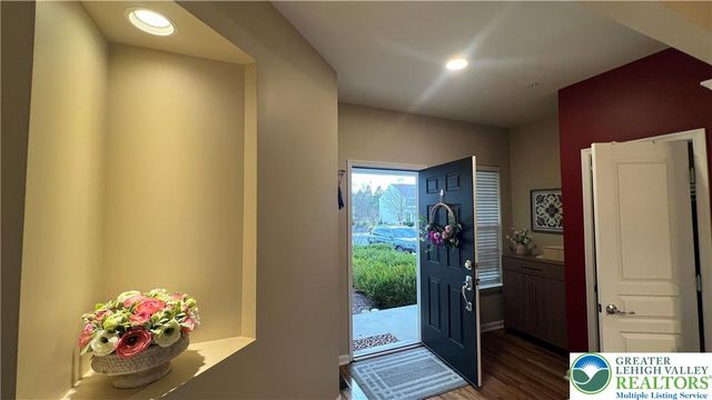 8536 Mayfair Court, Upper Macungie Twp, PA 18031