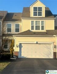 8536 Mayfair Court, Upper Macungie Twp, PA 18031