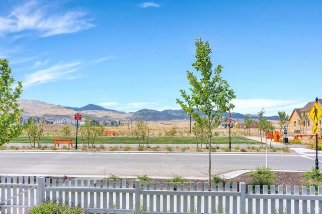11147 S BINGHAM RIM RD, South Jordan, UT 84009