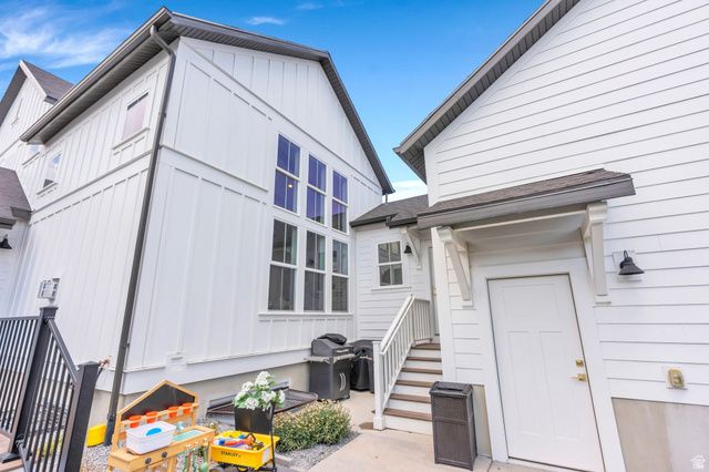 11147 S BINGHAM RIM RD, South Jordan, UT 84009
