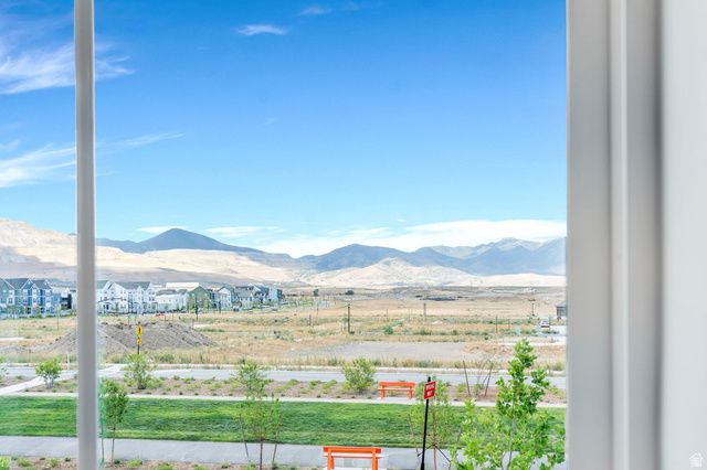 11147 S BINGHAM RIM RD, South Jordan, UT 84009