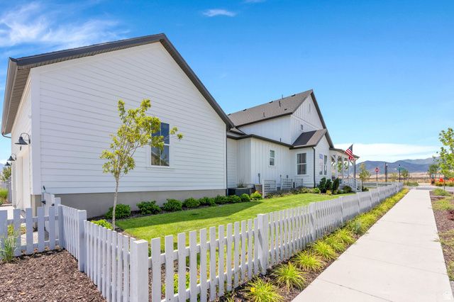 11147 S BINGHAM RIM RD, South Jordan, UT 84009