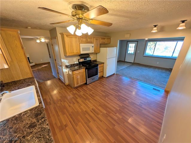 934 Oliver Street, Sheffield Lake, OH 44054