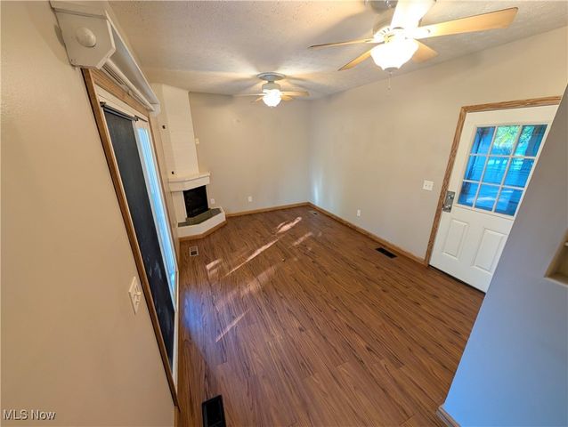 934 Oliver Street, Sheffield Lake, OH 44054