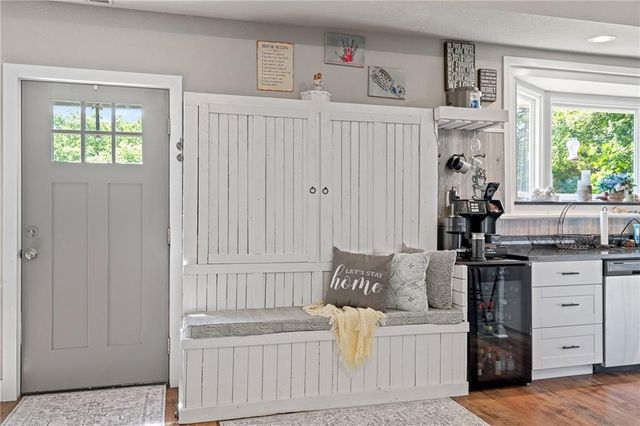 4815 Cheyenne Lane, Mclouth, KS 66054