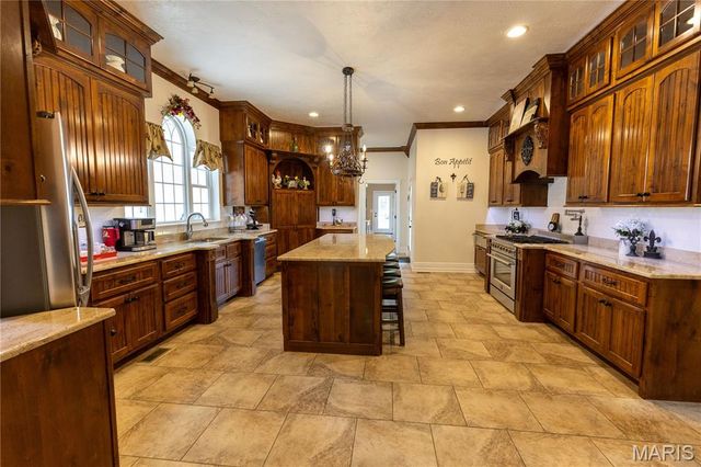 6889 Highway F, Farmington, MO 63640