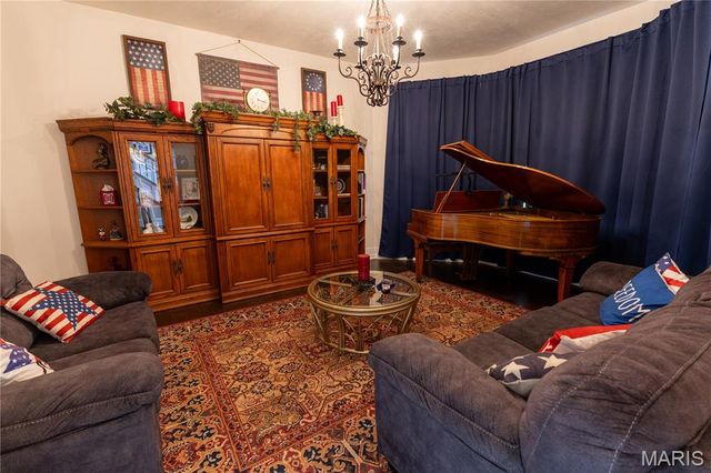 6889 Highway F, Farmington, MO 63640