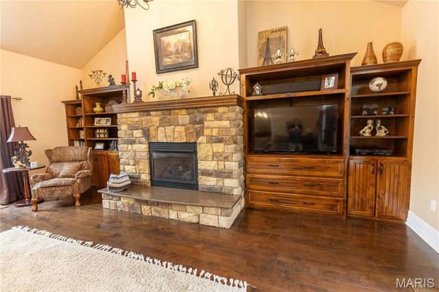 6889 Highway F, Farmington, MO 63640