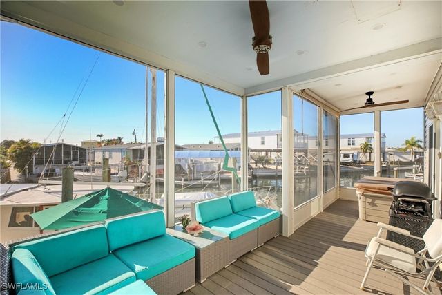 35 Emily LN, Fort Myers Beach, FL 33931