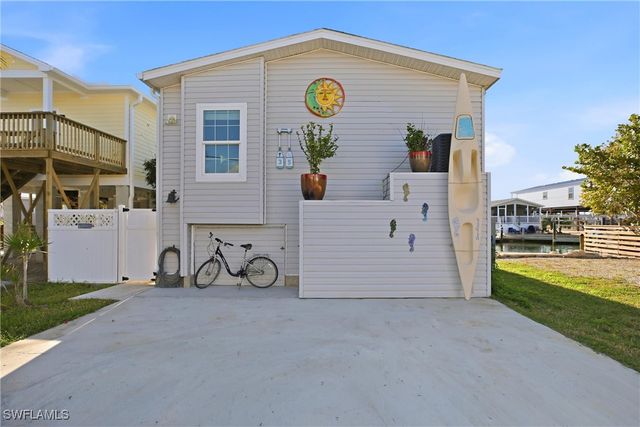 35 Emily LN, Fort Myers Beach, FL 33931