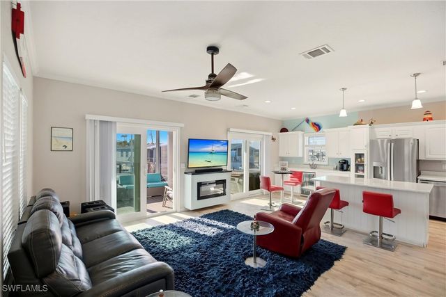 35 Emily LN, Fort Myers Beach, FL 33931