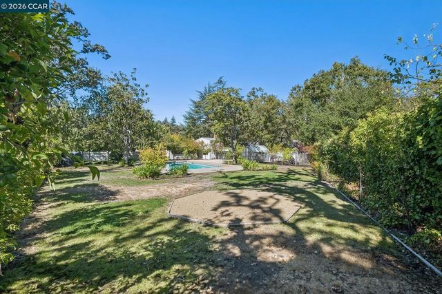 3336 Las Huertas Rd, Lafayette, CA 94549
