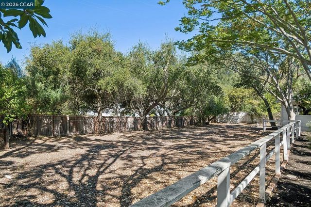 3336 Las Huertas Rd, Lafayette, CA 94549
