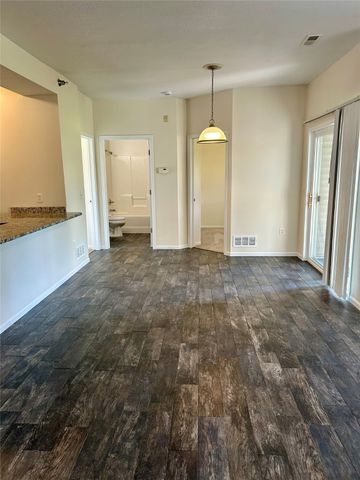 8601 Westown Parkway 17113, West Des Moines, IA 50266