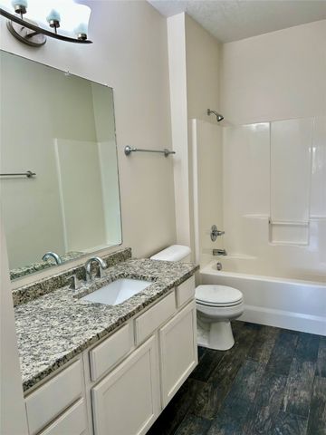 8601 Westown Parkway 17113, West Des Moines, IA 50266