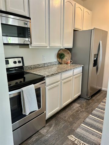 8601 Westown Parkway 17113, West Des Moines, IA 50266