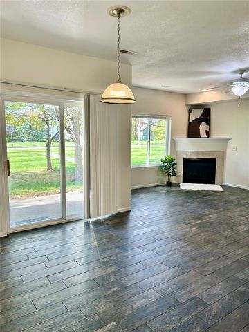 8601 Westown Parkway 17113, West Des Moines, IA 50266