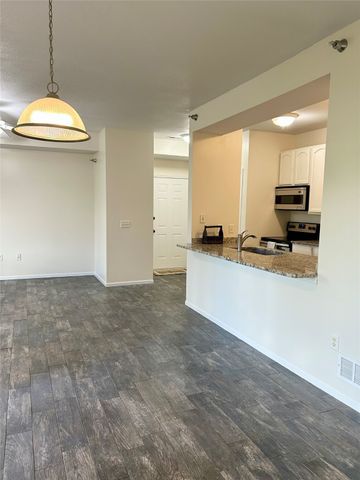 8601 Westown Parkway 17113, West Des Moines, IA 50266