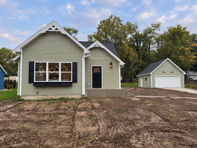 1402 E Road Three, Edgerton, WI 53534