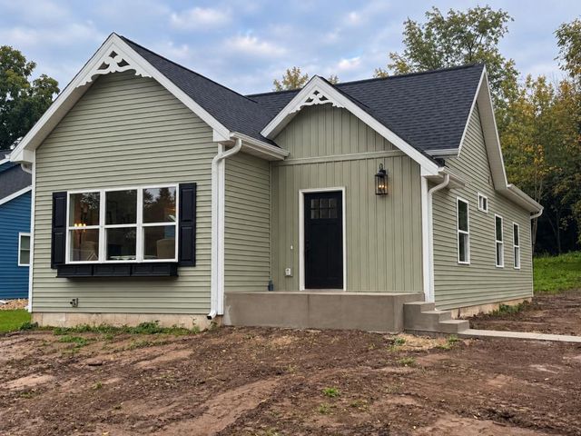 1402 E Road Three, Edgerton, WI 53534
