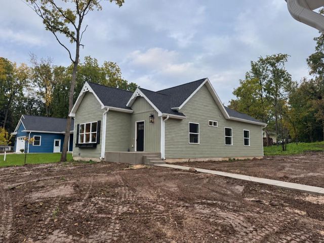 1402 E Road Three, Edgerton, WI 53534
