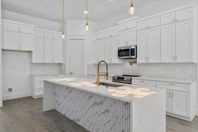 112 N Pohakea DR, Bastrop, TX 78602