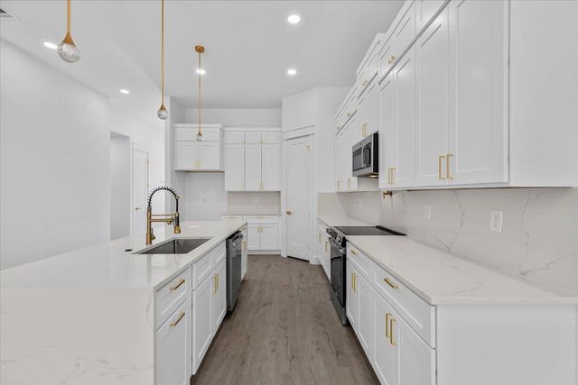 112 N Pohakea DR, Bastrop, TX 78602