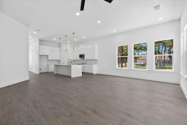 112 N Pohakea DR, Bastrop, TX 78602