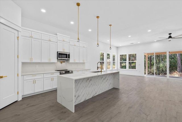 112 N Pohakea DR, Bastrop, TX 78602