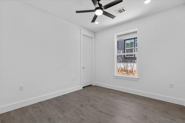 112 N Pohakea DR, Bastrop, TX 78602