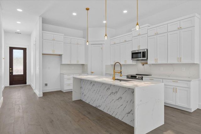 112 N Pohakea DR, Bastrop, TX 78602