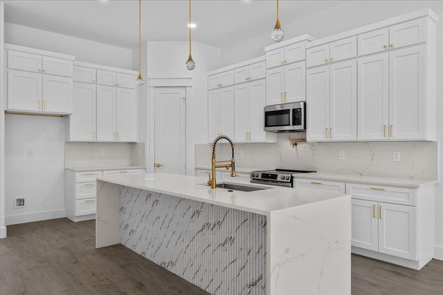 112 N Pohakea DR, Bastrop, TX 78602