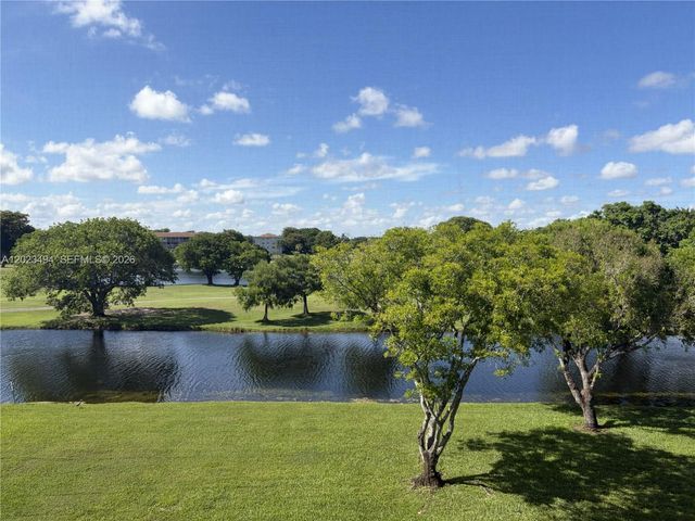 13155 SW 7th Ct 302E, Pembroke Pines, FL 33027