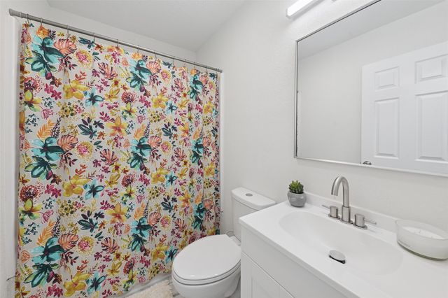 416 Pleasant View Drive, Des Moines, IA 50315