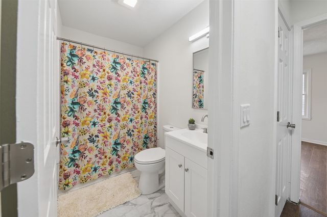 416 Pleasant View Drive, Des Moines, IA 50315