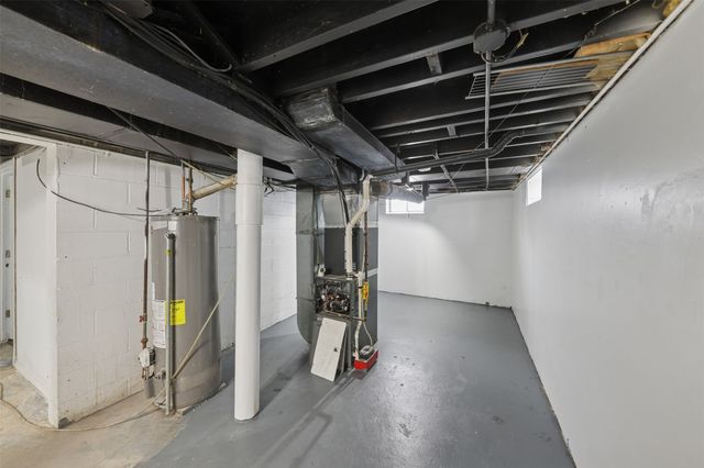 416 Pleasant View Drive, Des Moines, IA 50315