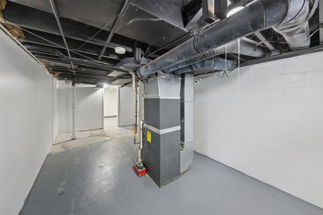 416 Pleasant View Drive, Des Moines, IA 50315