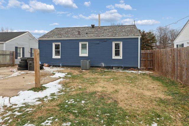 416 Pleasant View Drive, Des Moines, IA 50315