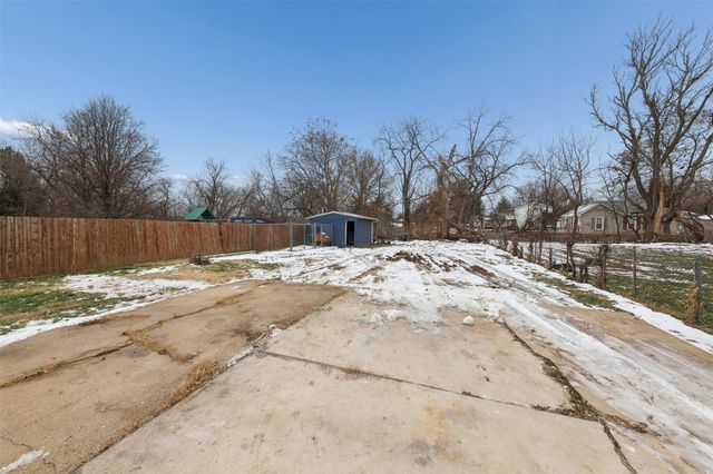 416 Pleasant View Drive, Des Moines, IA 50315