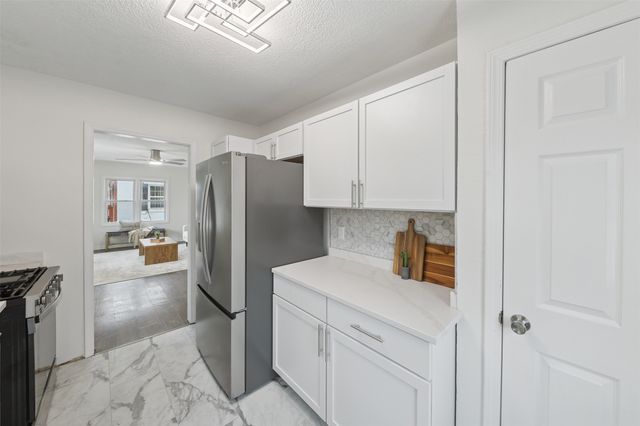 416 Pleasant View Drive, Des Moines, IA 50315