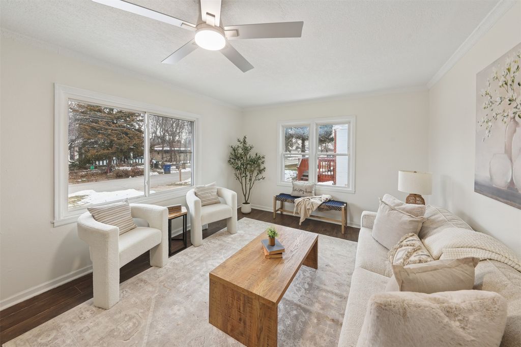 416 Pleasant View Drive, Des Moines, IA 50315