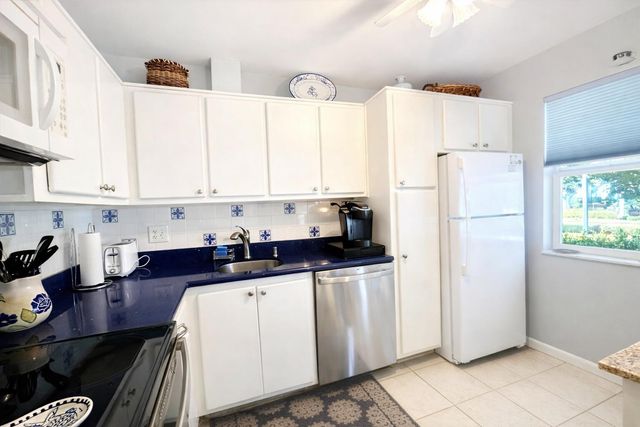 28 Colonial Club Drive 204, Boynton Beach, FL 33435