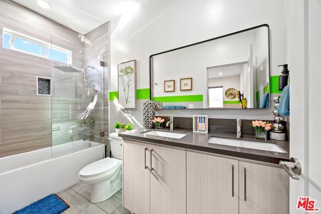 5853 Vineland Avenue C, Los Angeles, CA 91601