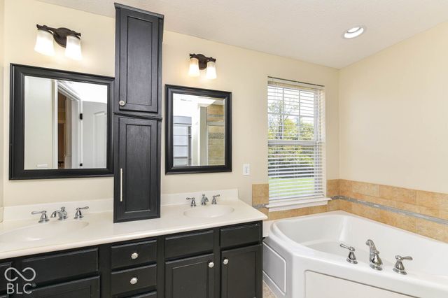 12541 Hawks Landing, Fishers, IN 46037