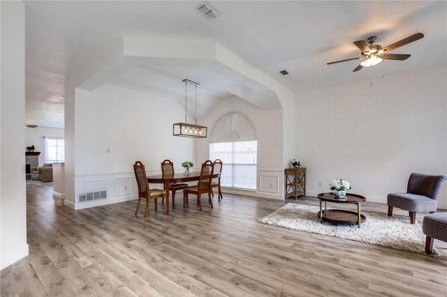 3306 Ashleaf Drive, Carrollton, TX 75007