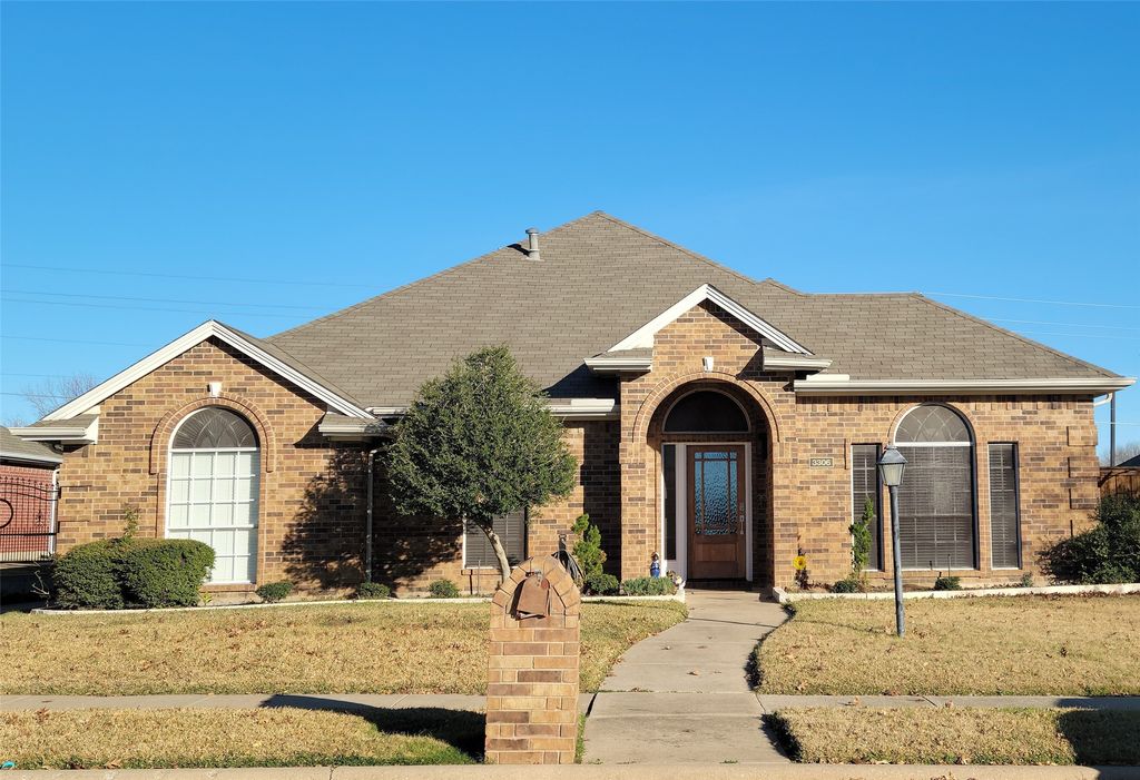 3306 Ashleaf Drive, Carrollton, TX 75007